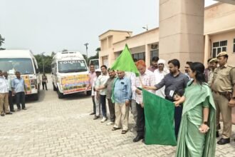 The District Magistrate Flagged Off a Group of Farmers for Haryana IMAGE CREDIT TO सूचना विभाग