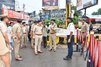 DIG Conducts Foot Patrol on Kanwar Routes to Review Security Arrangements, Directs Special Vigilance for Four Days | IMAGE CREDIT TO पुलिस