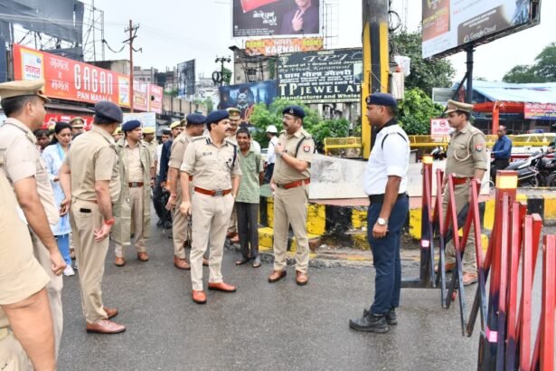 DIG Conducts Foot Patrol on Kanwar Routes to Review Security Arrangements, Directs Special Vigilance for Four Days | IMAGE CREDIT TO पुलिस
