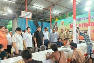 DM Visits Municipal Corporation’s Kanwar Camp, Partakes in Prasad with Kanwar Pilgrims | IMAGE CREDIT TO नगर निगम