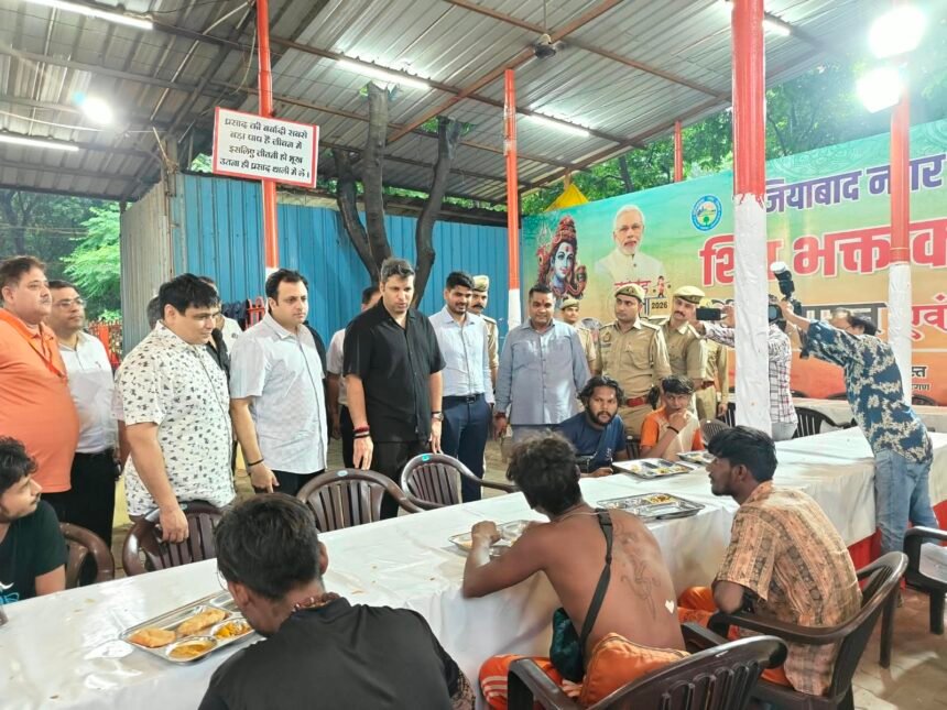 DM Visits Municipal Corporation’s Kanwar Camp, Partakes in Prasad with Kanwar Pilgrims | IMAGE CREDIT TO नगर निगम