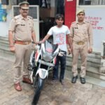 Kaushambi Police Arrests Vehicle Thief, Recovers Stolen Apache Motorcycle | IMAGE CREDIT TO पुलिस