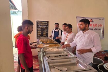 Devotion in service, “Bol Bam” on their lips: Round-the-clock service for Shiva devotees at the Banat Kanwar Camp. IMAGE CREDIT TO रिपोर्टर