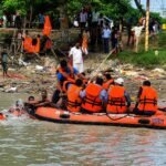A Kanwariya drowning in the Ganga Canal was rescued by the PAC flood rescue team. IMAGE CREDIT TO रिपोर्टर