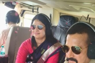 On the Chief Minister’s instructions, flowers were showered from a helicopter on Shiva devotees carrying Kanwars, as chants of “Har Har Mahadev” echoed through the air. IMAGE CREDIT TO सूचना विभाग