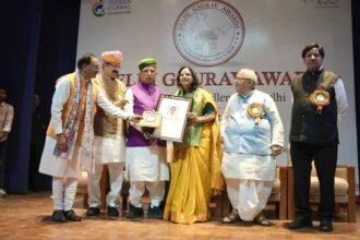 Swati Garg of Hapur receives the Delhi Gaurav Award 2026 for her contribution to girls’ education. IMAGE CREDIT TOरिपोर्टर
