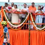 The Kanwar route echoed with chants of “Har Har Mahadev” as the Municipal Corporation accorded a grand welcome to Shiva devotees by showering flowers on them. IMAGE CREDIT TO नगर निगम