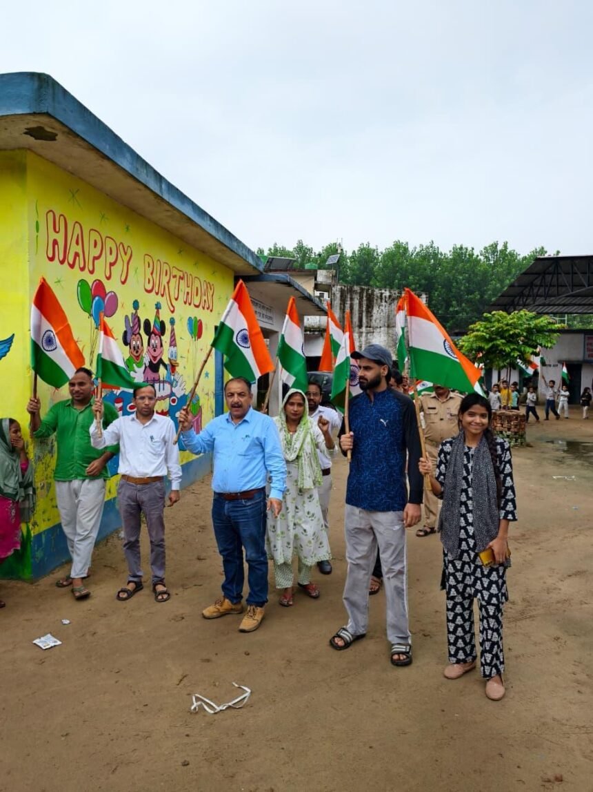Tiranga Rally Held in Bhagwanpur, Villagers and Students Send a Message of Patriotism IMAGE CREDIT TO रिपोर्टर