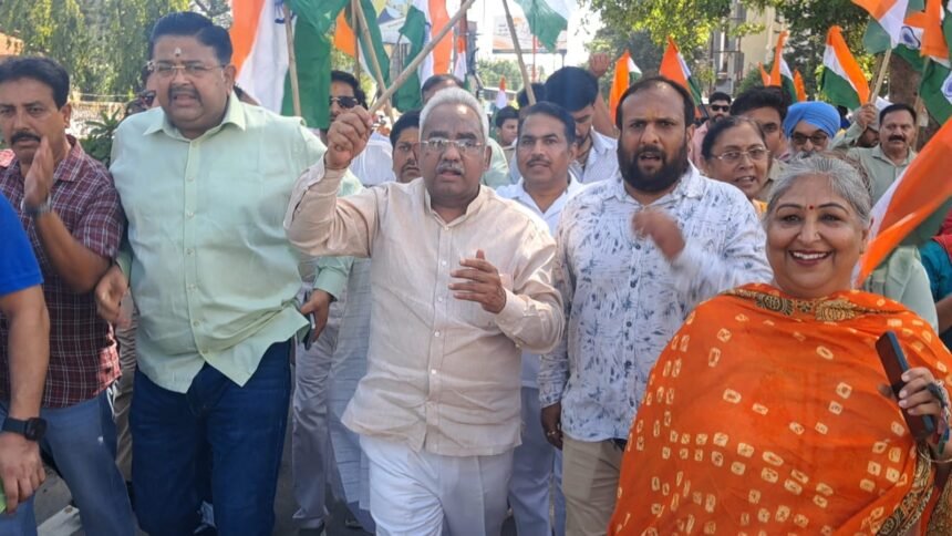 Haridwar Resonates with Patriotic Fervor as Grand Tiranga Yatra Led by Madan Kaushik Takes Place IMAGE CREDIT TO रिपोर्टर