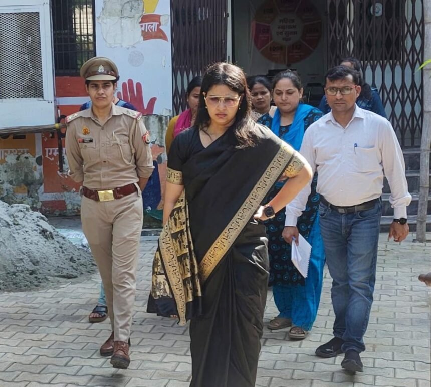 DM Conducts Surprise Inspection of One Stop Centre ‘Sakhi’ IMAGE CREDIT TO सूचना विभाग