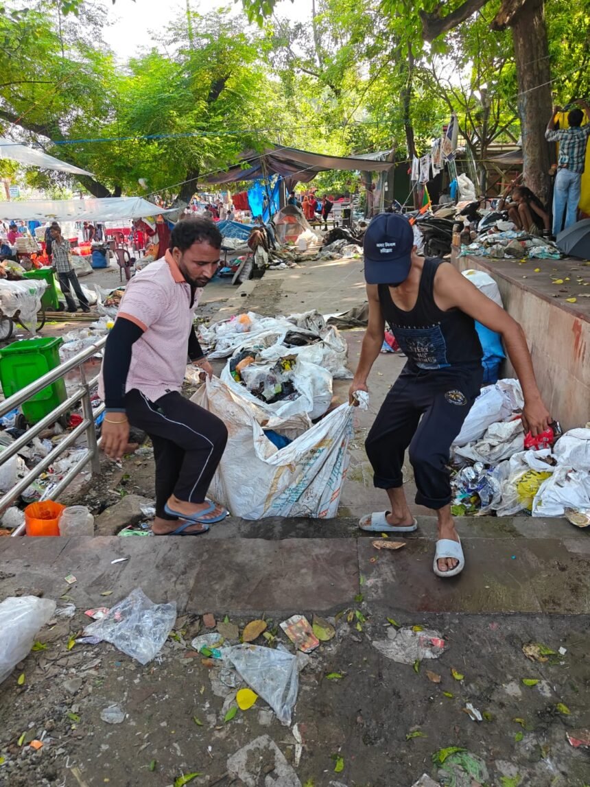 After the Kanwar Mela, a massive cleanliness drive was conducted in Haridwar, with more than 30 tonnes of waste removed. IMAGE CREDIT TO रिपोर्टर