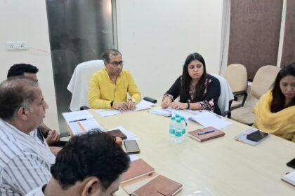 Administration on Alert Over Flood Threat; In-charge Minister Reviews Preparedness, Assesses Arrangements from Embankment Safety to Flood Relief Posts IMAGE CREDIT TO सूचना विभाग