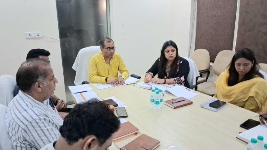 Administration on Alert Over Flood Threat; In-charge Minister Reviews Preparedness, Assesses Arrangements from Embankment Safety to Flood Relief Posts IMAGE CREDIT TO सूचना विभाग