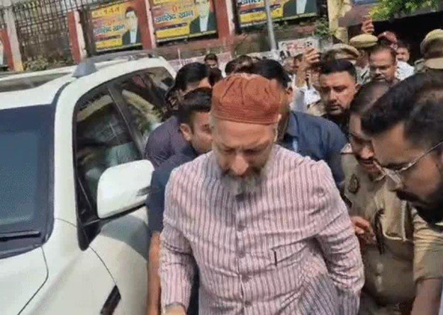 MP Asaduddin Owaisi Testifies in Court in National Highway-9 Attack Case; Reaches Hapur District Court Under Tight Security IMAGE CREDIT TO रिपोर्टर