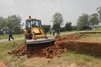 HPDA Takes Action Against Illegal Plotting, Demolition Carried Out Across 8,000 Square Metres IMAGE CREDIT TO प्राधिकरण