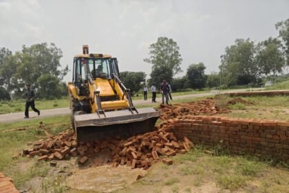 HPDA Takes Action Against Illegal Plotting, Demolition Carried Out Across 8,000 Square Metres IMAGE CREDIT TO प्राधिकरण