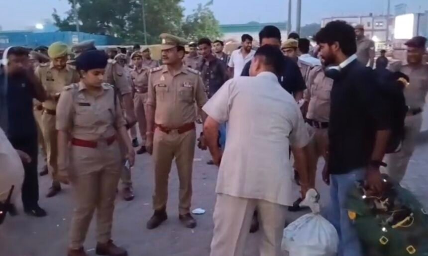 Checking Drive Conducted at Railway Station Under ACP Upasana Pandey’s Leadership; Dog Squad and Bomb Disposal Team Also Deployed IMAGE CREDIT TO पुलिस