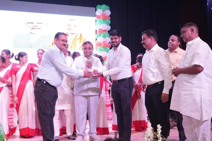 Har Ghar Tiranga Campaign: “Vande Mataram” Resonates at Tiranga Concert, Ghaziabad Immersed in Patriotic Spirit IMAGE CREDIT TO सूचना विभाग