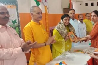 Tiranga Yatra Held at DAV School on Independence Day, Area Resonates with Patriotism IMAGE CREDIT TO स्कूल