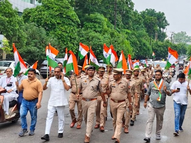 Kaushambi Resonates with Tiranga Yatra, High Alert and Security Checks in Sahibabad IMAGE CREDIT TO पुलिस