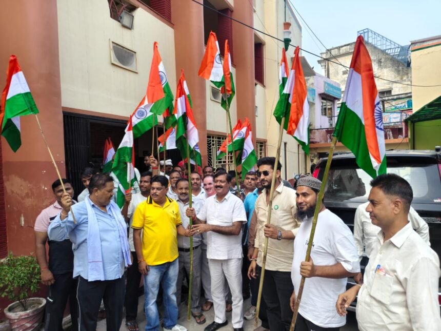 Har Ghar Tiranga Campaign Gains Momentum in Shamli, 21,150 Tricolours Distributed So Far IMAGE CREDIT TO नगर पालिका