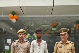 Clever Thief Arrested for Stealing Earrings from a Woman’s Ear; Yellow-Metal Earring Recovered IMAGE CREDIT TO पुलिस