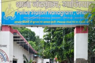Thief Arrested for Entering House Through the Roof and Stealing a Gas Cylinder IMAGE CREDIT TO पुलिस