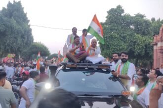 Thousands Participate in a Massive Tiranga Yatra on Independence Day, Traffic Jam Reported on Delhi–Meerut Road IMAGE CREDIT TO रिपोर्टर