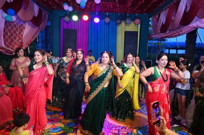Enthusiasm for Patriotism and Indian Culture on Display as 300 Women Participate in Hariyali Teej Celebrations IMAGE CREDIT TO रिपोर्टर