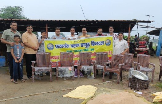 Alliance Club Crystal Provides Cow Service at Gaushala, Feeds Fruits and Fodder to Cattle IMAGE CREDIT TO रिपोर्टर