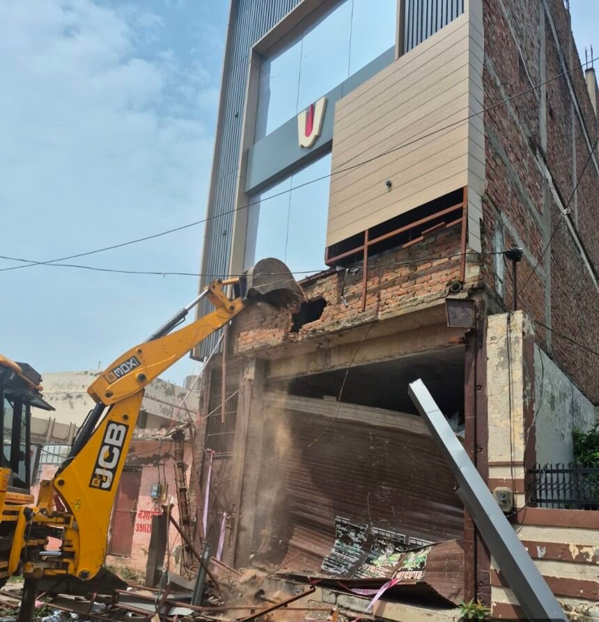 GDA Takes Action Against Illegal Constructions: Property Sealed in Morta, Unauthorized Construction Demolished in Lohianagar IMAGE CREDIT TO प्राधिकरण