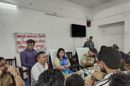 105 Complaints Registered at Tehsil Day; 17 Resolved on the Spot, DM Held Baby Shower Ceremony for Pregnant Women and Distributed Nutrition Kits. IMAGE CREDIT TO सूचना विभाग