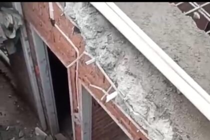 Illegal Construction in Loni Faces GDA Bulldozer: Amid Protests, GDA Demolishes the Unauthorized Portion | IMAGE CREDIT TO: प्राधिकरण