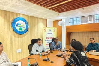 At the Sambhav Public Grievance Hearing, the Municipal Commissioner Reprimanded Officials for Negligence and Ordered an Intensified Drive Against Illegal Dairies | IMAGE CREDIT TO: NAGAR NIGAM