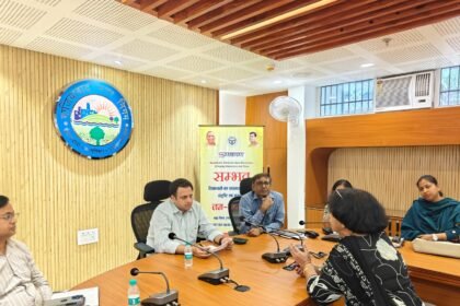 At the Sambhav Public Grievance Hearing, the Municipal Commissioner Reprimanded Officials for Negligence and Ordered an Intensified Drive Against Illegal Dairies | IMAGE CREDIT TO: NAGAR NIGAM
