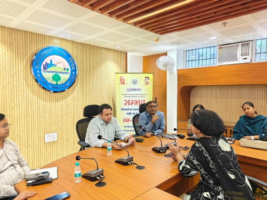 At the Sambhav Public Grievance Hearing, the Municipal Commissioner Reprimanded Officials for Negligence and Ordered an Intensified Drive Against Illegal Dairies | IMAGE CREDIT TO: NAGAR NIGAM