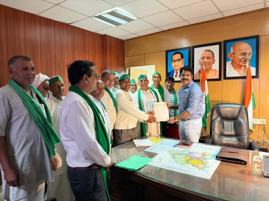 Farmers Hold Panchayat at Yamuna Development Authority, Submit 12-Point Demand Letter Seeking Resolution Within Two Months | IMAGE CREDIT TO: रिपोर्टर