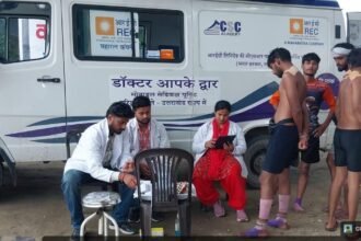 The Health Department’s mobile medical units proved to be a lifeline on the Kanwar route, providing immediate treatment to 7,000 Shiva devotees. IMAGE CREDIT रिपोर्टर