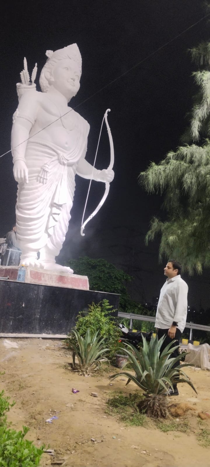 The Municipal Corporation has installed a 22-foot-tall statue of Lord Shri Ram at Shri Ram Setu. IMAGE CREDIT TO नगर निगम