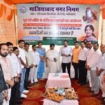 The Municipal Corporation launched a 7-day plastic-free Kanwar camp and distributed prasad among Shiva devotees. IMAGE CREDIT TO नगर निगम