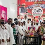 SP workers paid tribute on Janeshwar Mishra’s birth anniversary and took a pledge to form the government in 2027. IMAGE CREDIT TO समाजवादी पार्टी