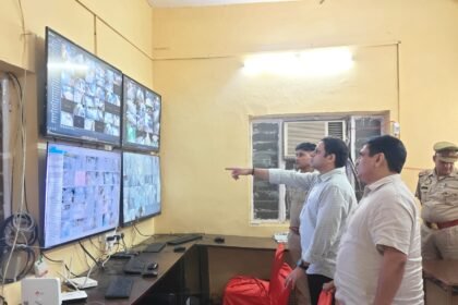 Municipal Corporation Active Even at Night: Municipal Commissioner Inspects Kanwar Route and Camps, Reviews Arrangements IMAGE CREDIT TO नगर निगम