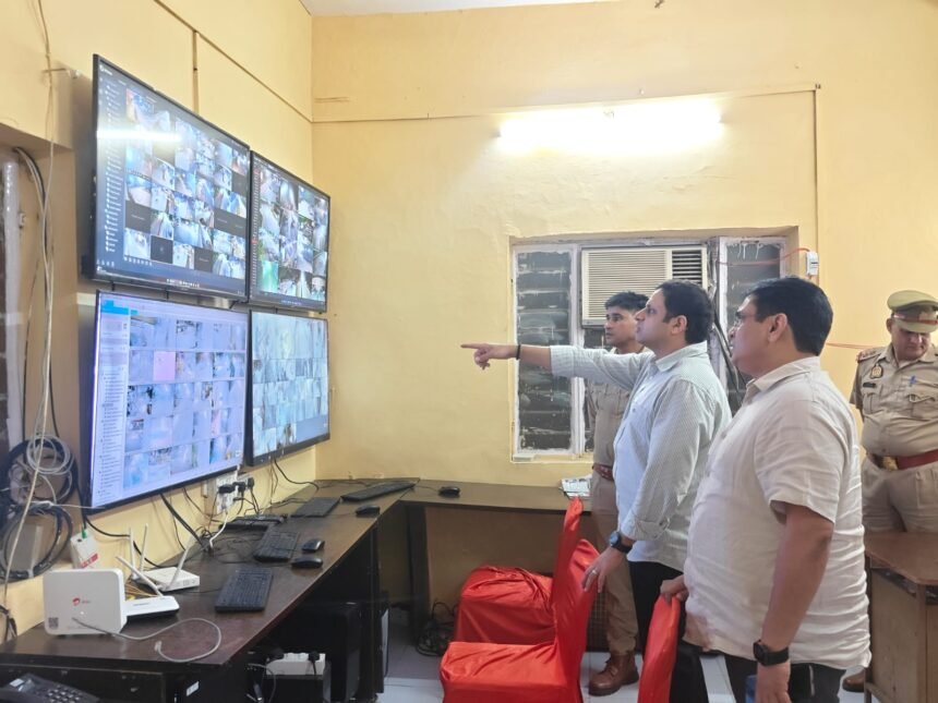 Municipal Corporation Active Even at Night: Municipal Commissioner Inspects Kanwar Route and Camps, Reviews Arrangements IMAGE CREDIT TO नगर निगम