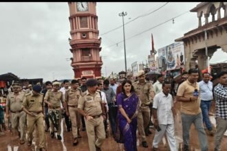 Rising Water Level of the Ganga: DM Kavita Meena and SP Kunwar Gyananjay Singh Inspect Brijghat, Take Feedback from Kanwariyas on Arrangements IMAGE CREDIT TO सूचना विभाग
