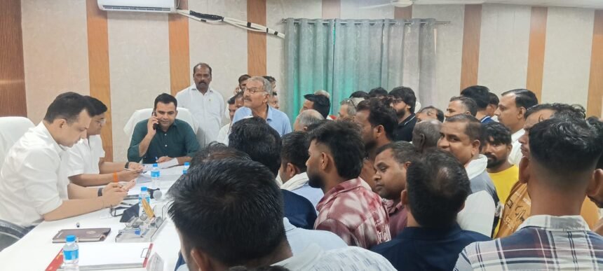 District-wide Comprehensive Solution Day held across all three tehsils; 14 out of 164 complaints resolved on the spot. IMAGE CREDIT TO सूचना विभाग