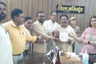 Rashtriya Valmiki Krantikari Morcha Submits Six-Point Memorandum Addressed to CM to DM | IMAGE CREDIT TO विभाग