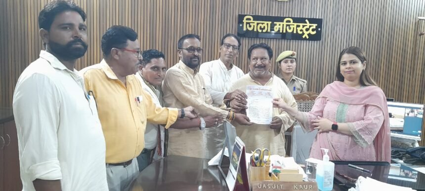 Rashtriya Valmiki Krantikari Morcha Submits Six-Point Memorandum Addressed to CM to DM | IMAGE CREDIT TO विभाग