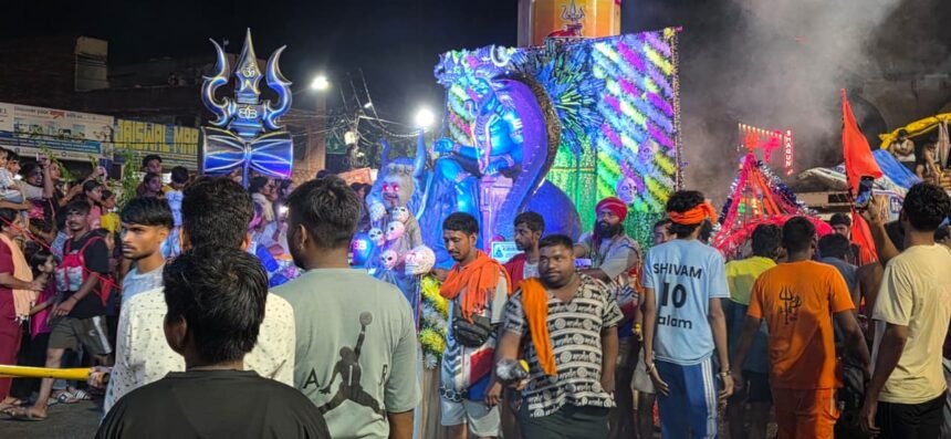 Kanwar Yatra: A Sea of Kanwar Pilgrims Passes Through Modinagar | IMAGE CREDIT TO रिपोर्टर