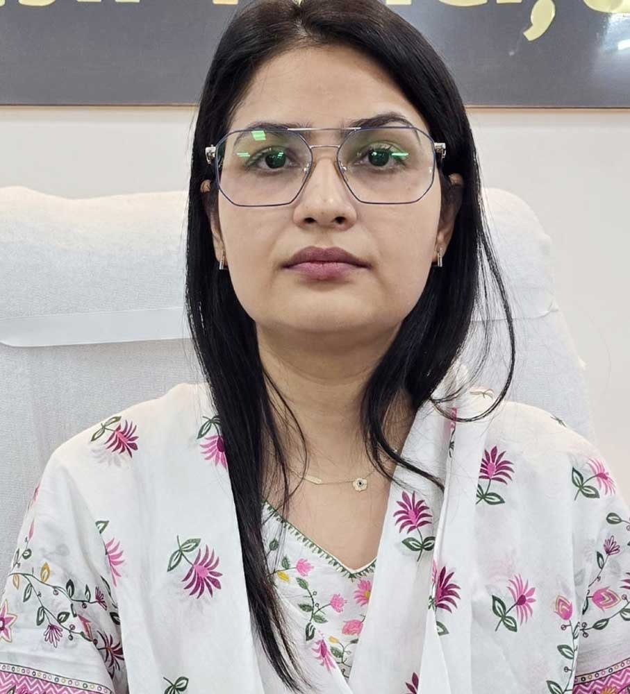 Ignoring DM’s Instructions! Green Trees Cut Down Instead of Trimming Branches on Kanwar Route, Forest Department Silent on Dry Trees | IMAGE CREDIT TO विभाग