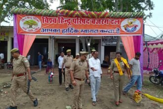 SP NP Singh Reaches Among Kanwar Pilgrims, Directs Officials to Remain Alert | IMAGE CREDIT TO पुलिस